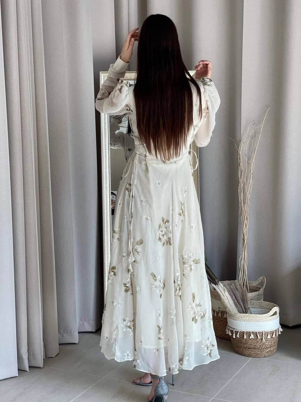Bloom in Off White-Victoria-000-1