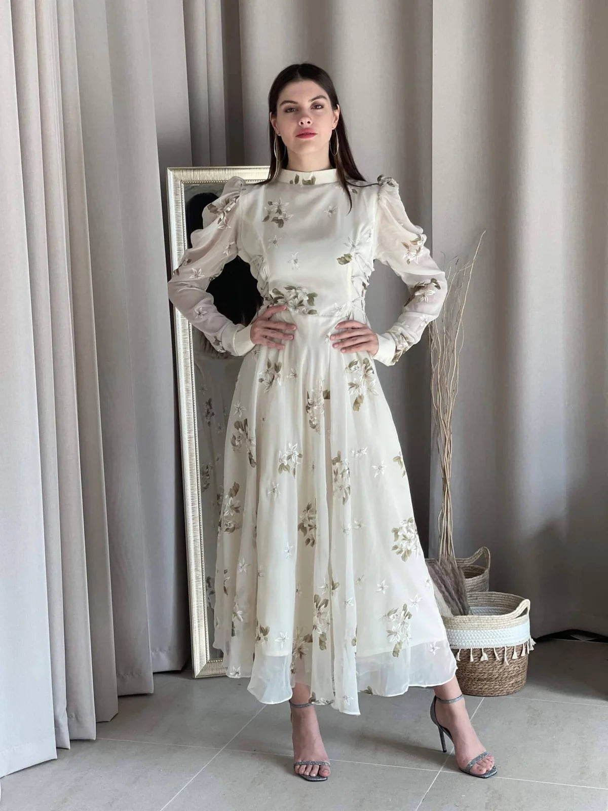 Bloom in Off White-Victoria-000-1