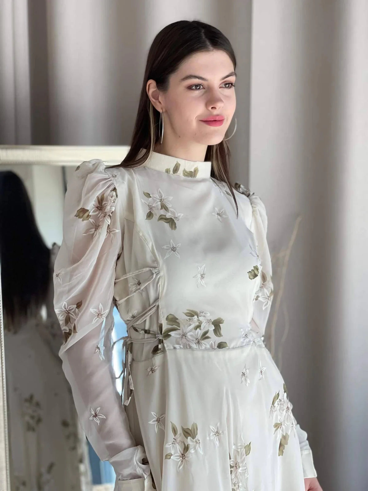 Bloom in Off White-Victoria-000-1