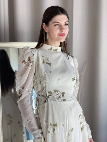 Bloom in Off White-Victoria-000-1