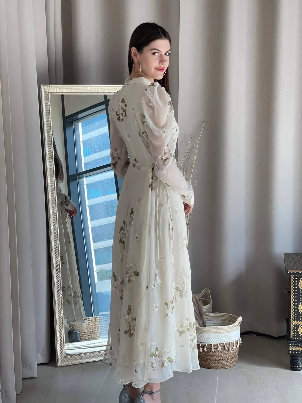 Bloom in Off White-Victoria-000-1