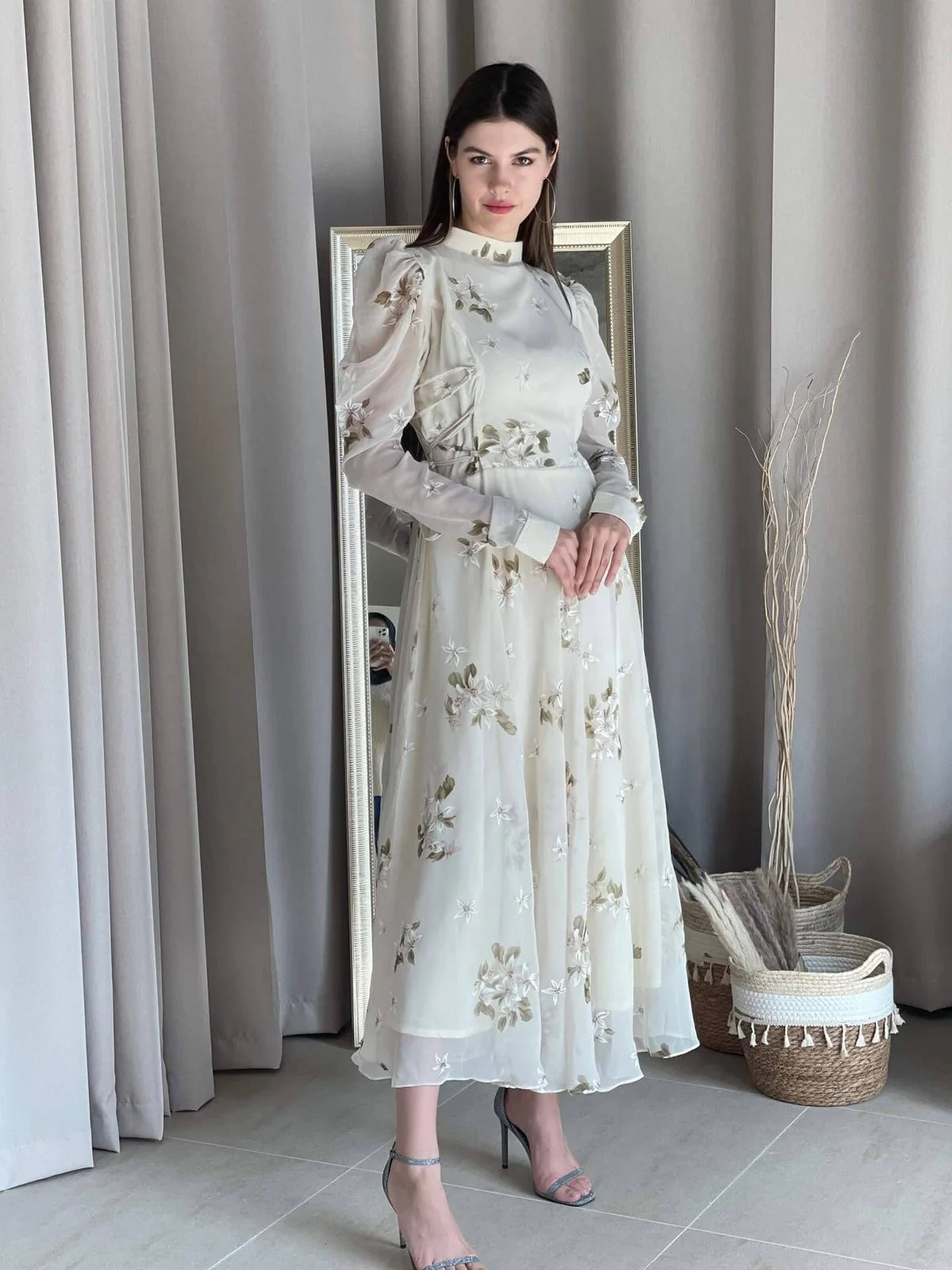 Bloom in Off White-Victoria-000-1
